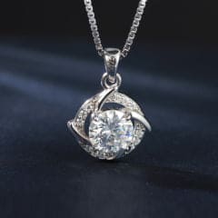 Colar ponto de luz Moissanite  XYN101329